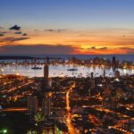 Vista nocturna de la ciudad de Cartagena.